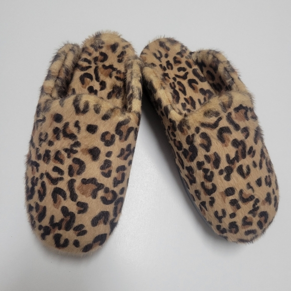 Alegría Cheetah print faux fur slipper Mule clogs. - Picture 2 of 14